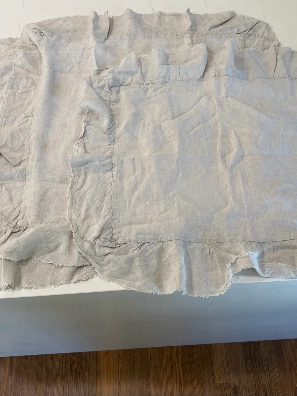 Pottery Barn KING 4-Piece DUVET Bed Set, Linen and Ruffles